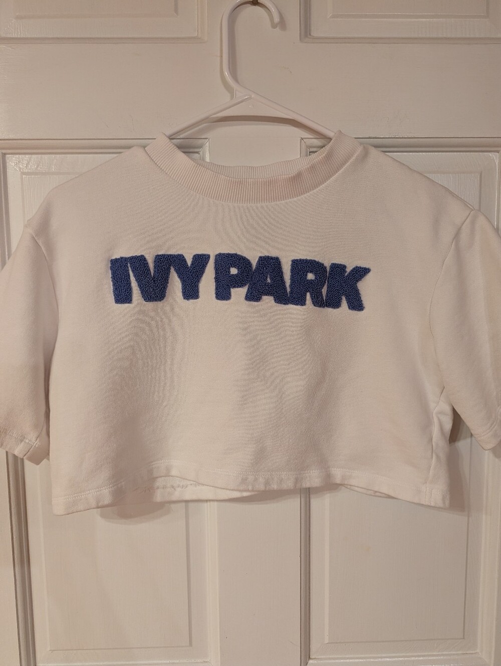 IVY PARK Beyonce White Cropped Boxy Short Sleeve Sweatshirt w/ Blue Logo Sz XS